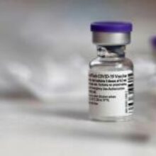 Регуляторы усомнились в качестве первых партий вакцины от Pfizer