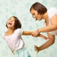 Шлепки родителей доводят детей до психических проблем