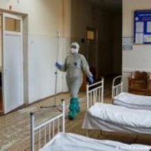 За сутки коронавирус в Украине обнаружили у 11 833 человек, зафиксировано 289 летальных случаев