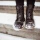 Как эффективно избавиться от соли на обуви 