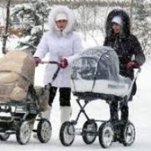 Нужно ли зимой гулять с новорожденным ежедневно