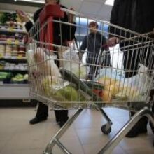 Как обезопасить продукты из супермаркета: правила распаковки и обработки