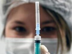 В Минздраве заявили, что пока принудительной вакцинации учителей не будет