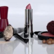 Секонд-хенд косметика: как безопасно закупиться на 1000 рублей