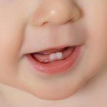 Как помочь ребенку, у которого режутся зубы?