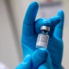 Вакцина Pfizer показала особую опасность для мальчиков