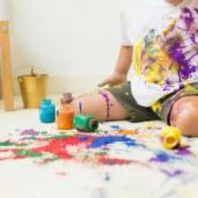 Как вывести с одежды пятна краски подручными средствами
