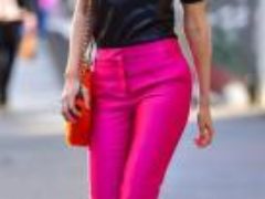 Как и с чем носить яркие цветные брюки?