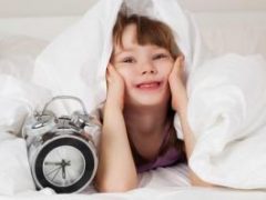 Как быстро разбудить детей: лайфхак от известного телеведущего