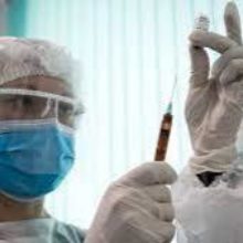 Пожилых британцев тоже заставит вакцинироваться