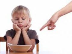 Диетологи не рекомендуют заставлять детей доедать