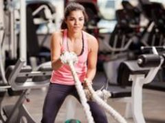 Тренировка для похудения: чем полезны упражнения с канатом?